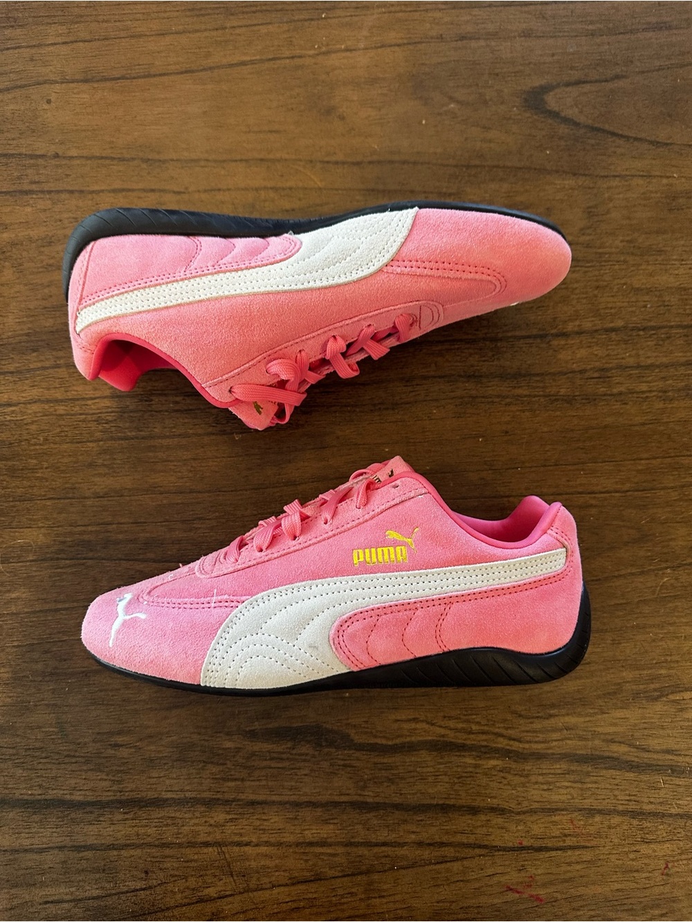 PUMA Speedcat OG Womenโs 7 Whisp of Pink White Suede Sneakers NWOT 400986-04